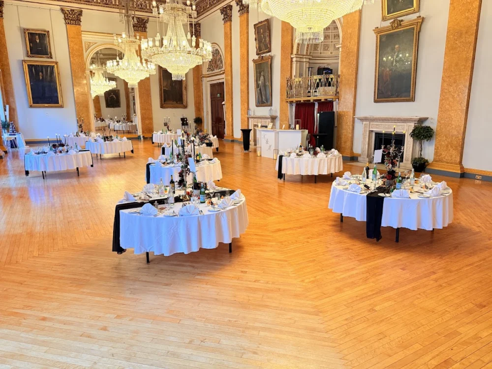 Four Seasons Catering(Caterer For Weddings, Corporate, Business, Private, Funeral, BBQ, Buffet & Paella Caterer)