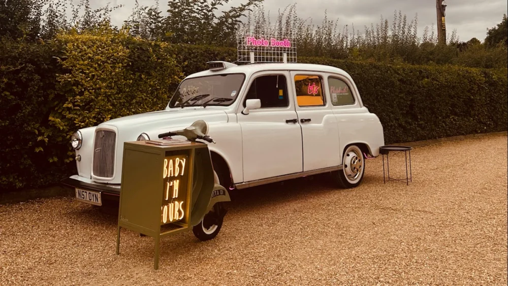 Photo booth Hire / Photo Booth Taxis